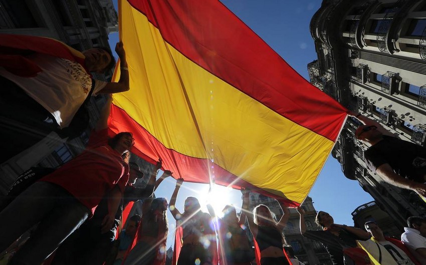 İspaniyada ölkənin birliyinin tərəfdarları nümayiş keçirirlər