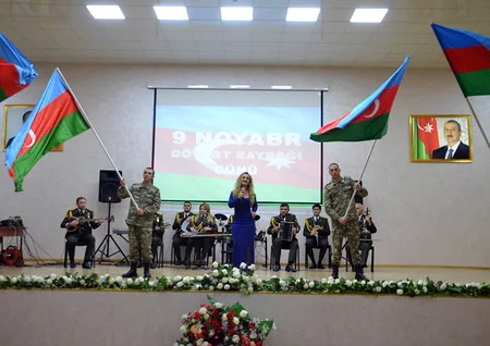 Dövlət Bayrağı Günü münasibətilə hərbi hissədə konsert keçirilib