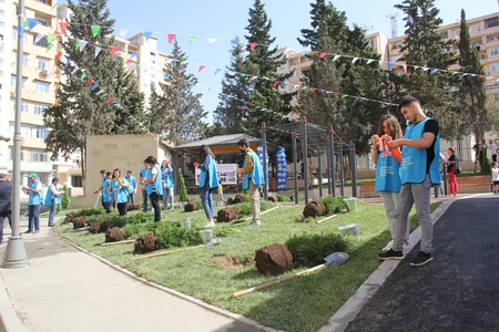 Suraxanıda abadlaşdırılan növbəti həyət istifadəyə verilib