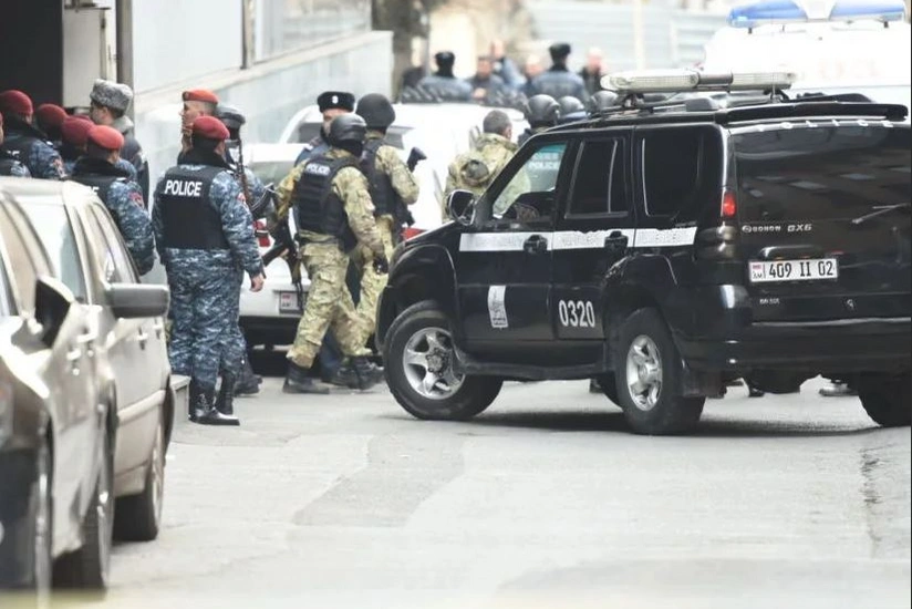 В Армении родственники убитого следователя перерезали горло раненым в больнице - ОБНОВЛЕНО