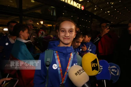 Dünya çempionatında uğurla çıxış edən gimnastlarımız Vətənə dönüblər
