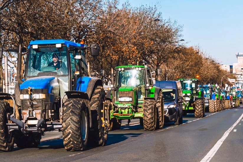 Czech farmers on tractors flocking to Prague for protests