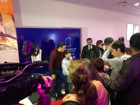 В “CinemaPlus Xəmsə коллектив Kəklikotu раздал автографы