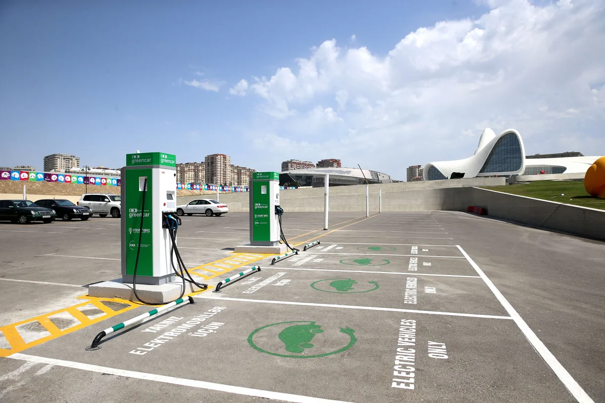 ​IDEA-nın dəstəyi ilə Bakıda enerjidoldurma məntəqələrinin qurulmasına başlanılıb - FOTO