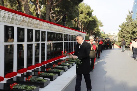 Dövlət Xidmətinin rəhbərliyi Şəhidlər xiyabanını ziyarət edib