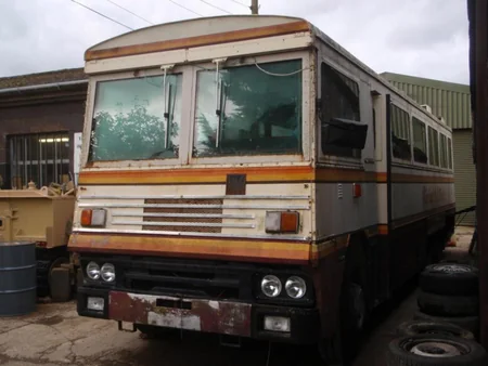 В Великобритании на торги выставили бронированный автобус Маргарет Тэтчер