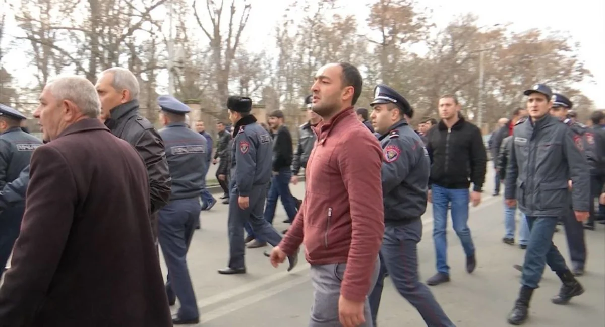 В Армении между полицией и участниками акции протеста произошло столкновение - ВИДЕО