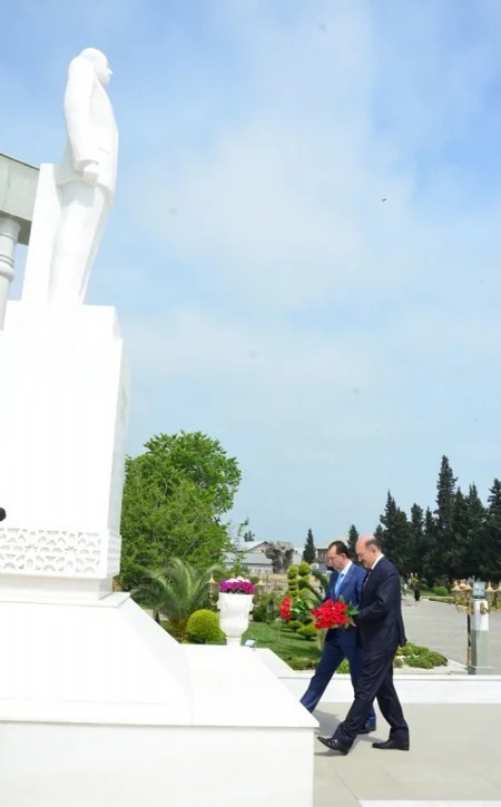 Əbülfəs Qarayev Lənkəranda vətəndaşlarla görüşüb