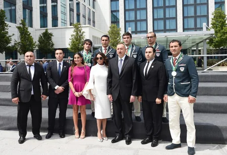 Prezidentin iştirakı ilə İslamiadanın qalib idmançıları, onların məşqçiləri və idman ictimaiyyətinin nümayəndələri ilə görüş keçirilib