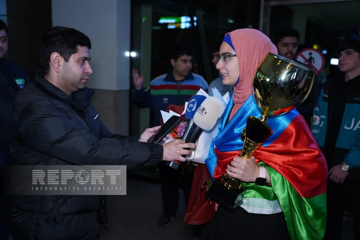 Dünya çempionu olan Azərbaycan şahmatçısı Vətənə qayıdıb