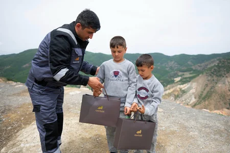 “AzerGold” Daşkəsəndə uşaqlar üçün növbəti “Kitab sovqatı” aksiyası keçirib