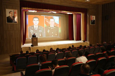 Əlahiddə Ümumqoşun Orduda “Qəhrəmanlar unudulmur” adlı tədbir keçirilib