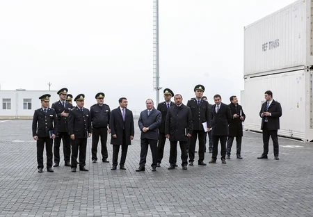 Səfər Mehdiyev istifadəyə veriləcək gömrük və müvəqqəti saxlanc anbarlarına baxış keçirib