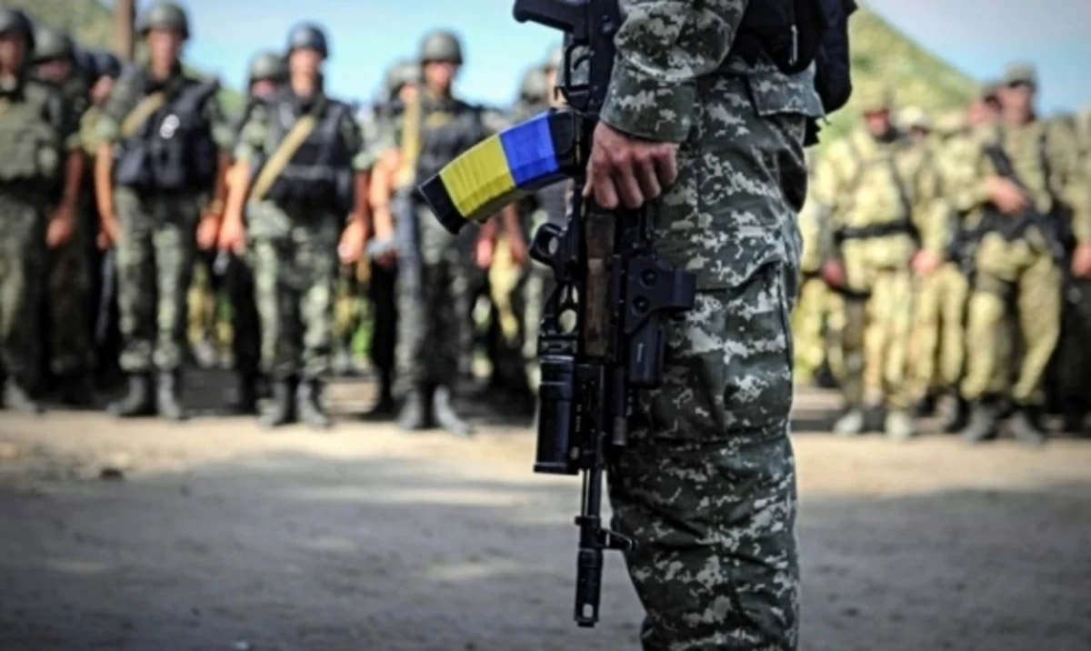 Президент Украины разрешил иностранцам служить в армии по контракту
