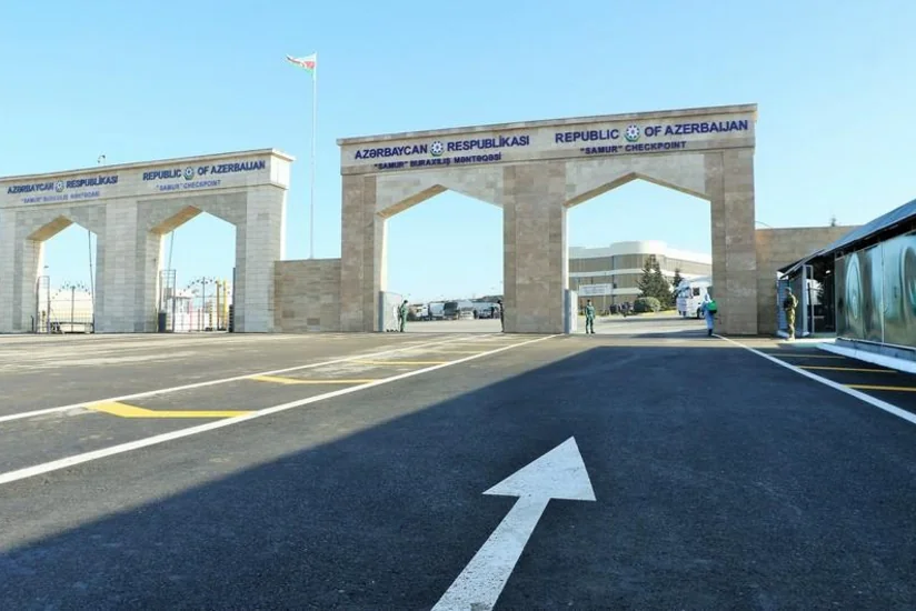 Azərbaycanın sərhəd-buraxılış məntəqələrində qısamüddətli ləngimələr yaranıb - RƏSMİ