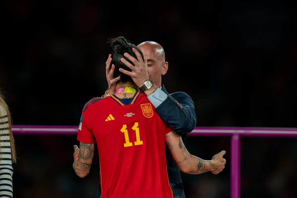 İspaniya futbolunun rəhbəri qalmaqaldan sonra vəzifəsini tərk edəcək
