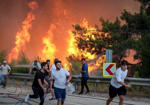 Türkiyədə meşə yanğını səbəbindən 2 minə yaxın insan təxliyə edilib Türkiyədə meşə yanğını səbəbindən 2 minə yaxın insan təxliyə edilib