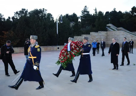 İsrailin baş naziri Şəhidlər xiyabanını ziyarət edib