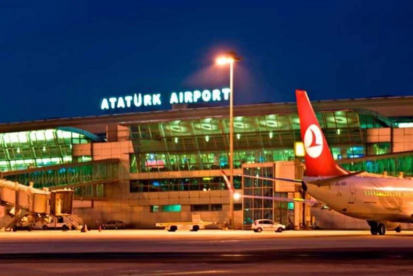 İstanbulun Atatürk hava limanı silahlı insident səbəbindən bağlanıb - VİDEO
