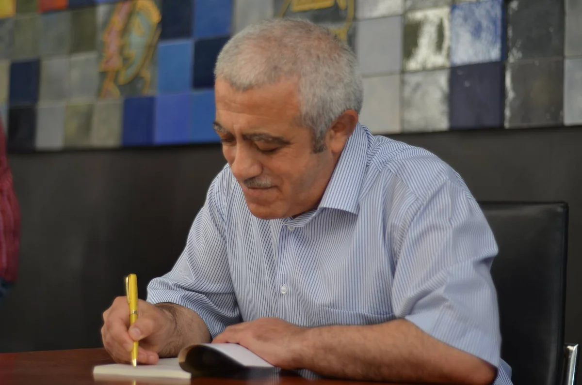 Yazıçı Rövşən Yerfinin yeni kitabının imza günü keçirilib