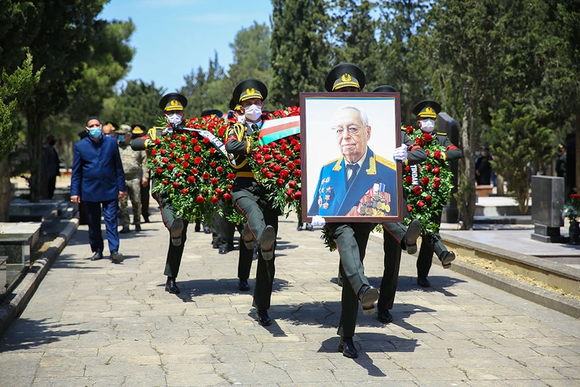 General-polkovnik Tofiq Ağahüseynov II Fəxri xiyabanda dəfn edilib