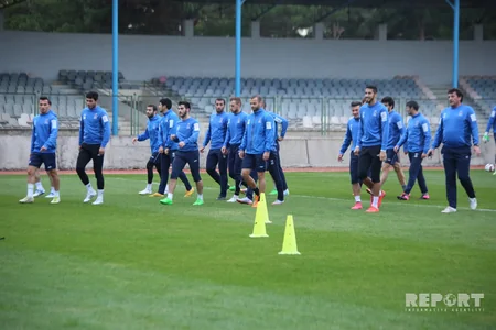 ​Azərbaycan millisi İsmət Qayıbov adına Bakıxanov qəsəbə stadionunda məşq edib - FOTO