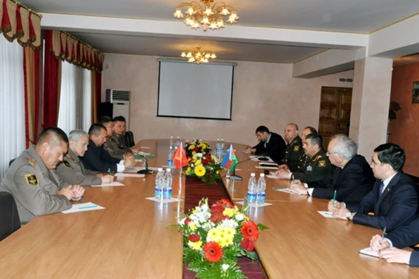 Azərbaycanla Qırğız Respublikası arasında hərbi əməkdaşlığın inkişafı müzakirə olunub