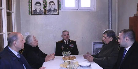 Dövlət Komitəsi bir qrup şəhid ailəsinə bayram sovqatı çatdırıb