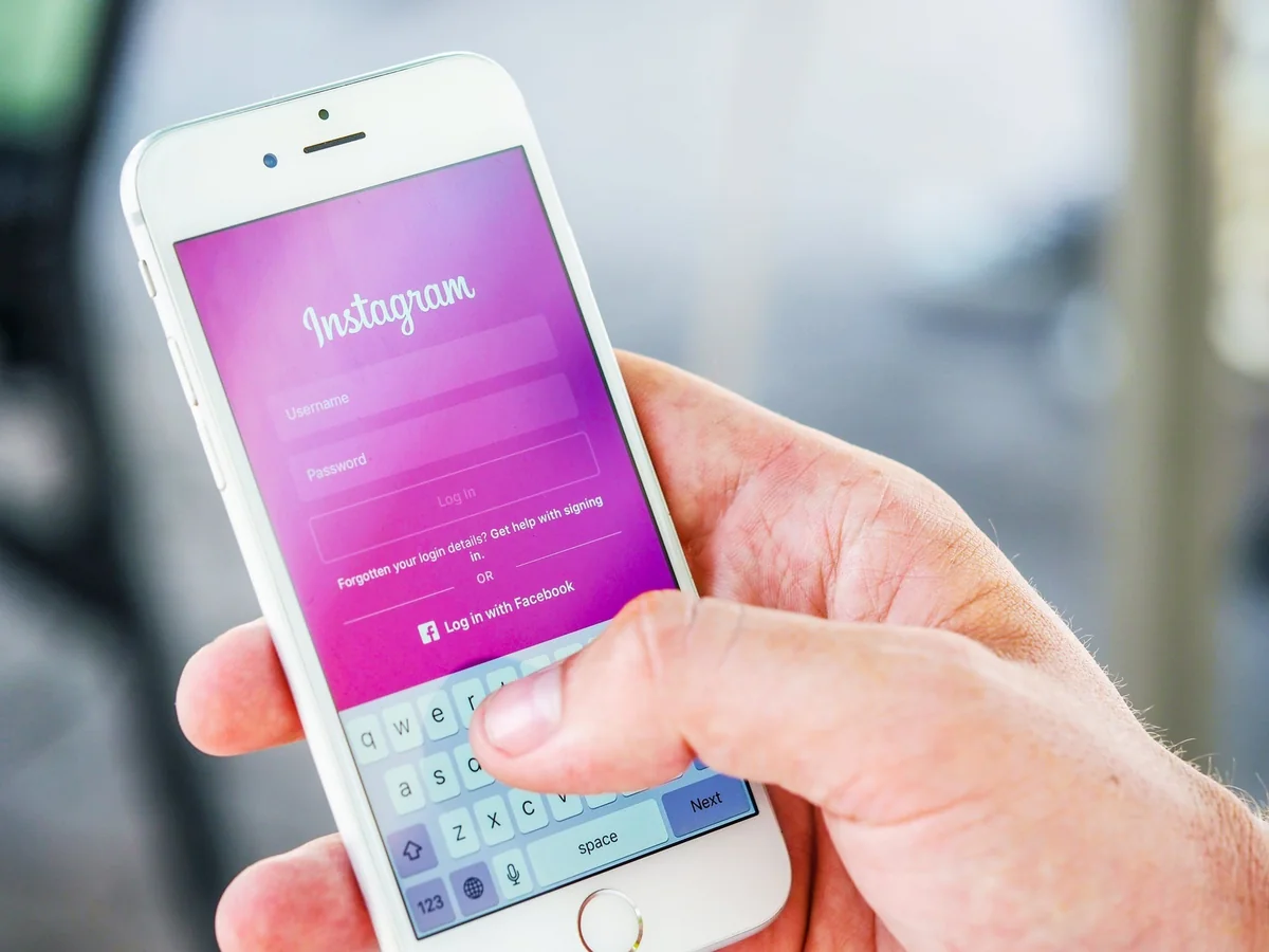 “Instagram” selfiləri depressiyaya səbəb ola bilər