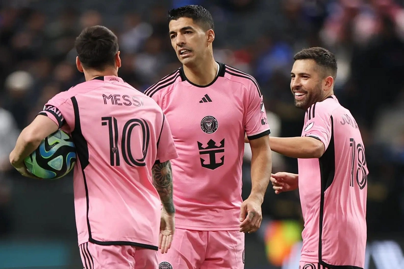 Luis Suares komanda yoldaşı Albanı dişləyib