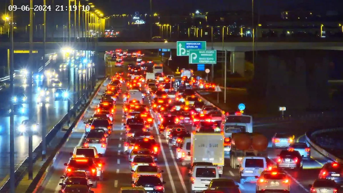 Yol qəzası Mərdəkan şosesi istiqamətində sıxlığa səbəb olub