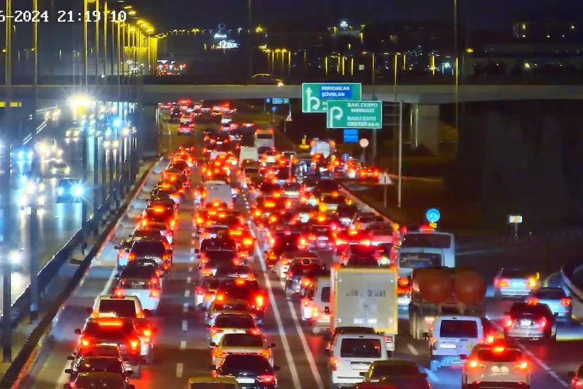 Yol qəzası Mərdəkan şosesi istiqamətində sıxlığa səbəb olub