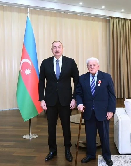 Prezident İlham Əliyev Xalq artisti Əlibaba Məmmədova “Şərəf” ordenini təqdim edib - YENİLƏNİB
