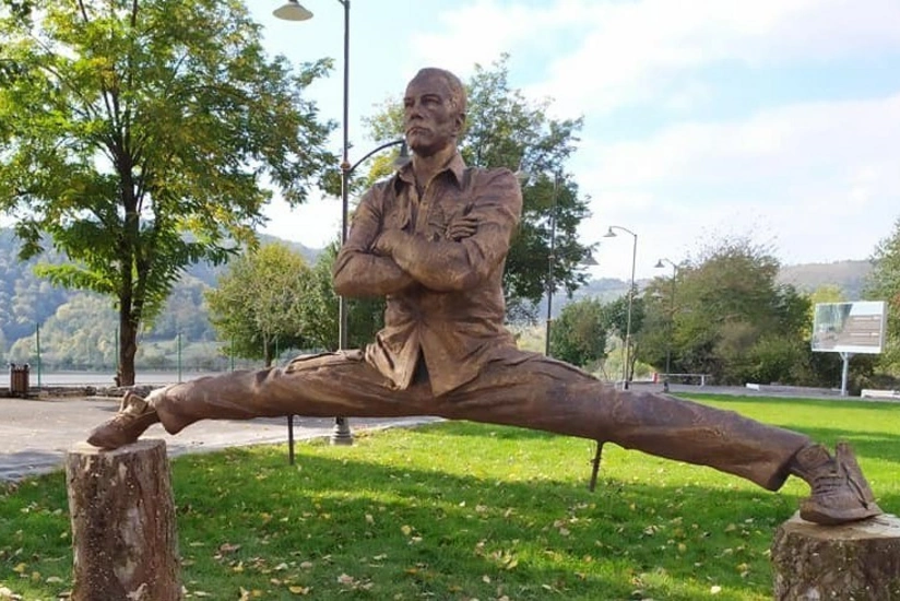 Belgian media about Van Damme's statue in Azerbaijani Vandam