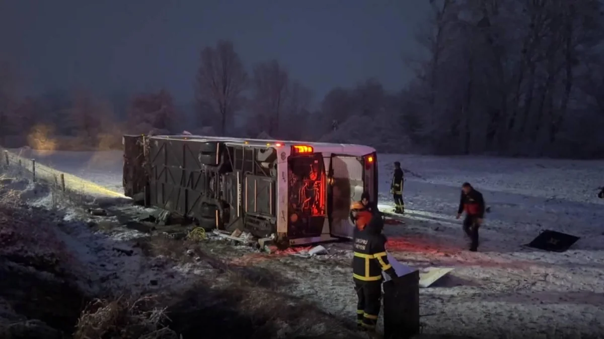 6 dead, 33 injured after bus rolls over in Türkiye's Kastamonu