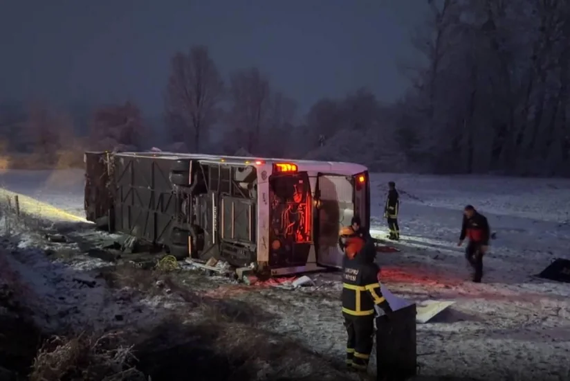 6 dead, 33 injured after bus rolls over in Türkiye's Kastamonu