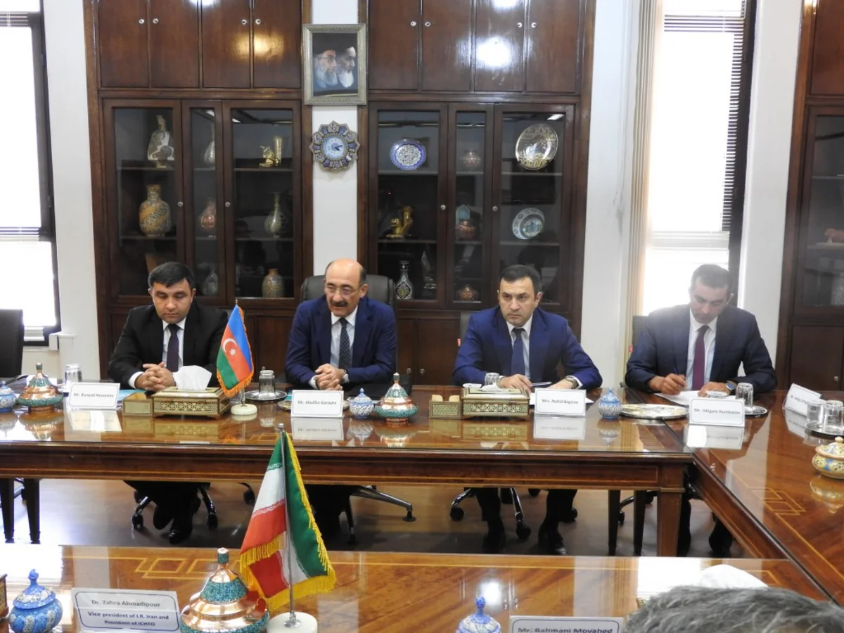 Əbülfəs Qarayev İranın vitse-prezidenti Zəhra Əhmədipurla görüşüb