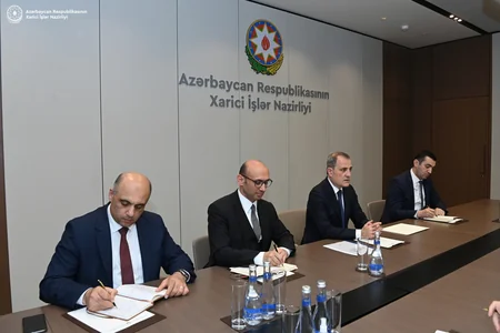 İtaliyanın yeni səfiri etimadnaməsinin surətini Ceyhun Bayramova təqdim edib