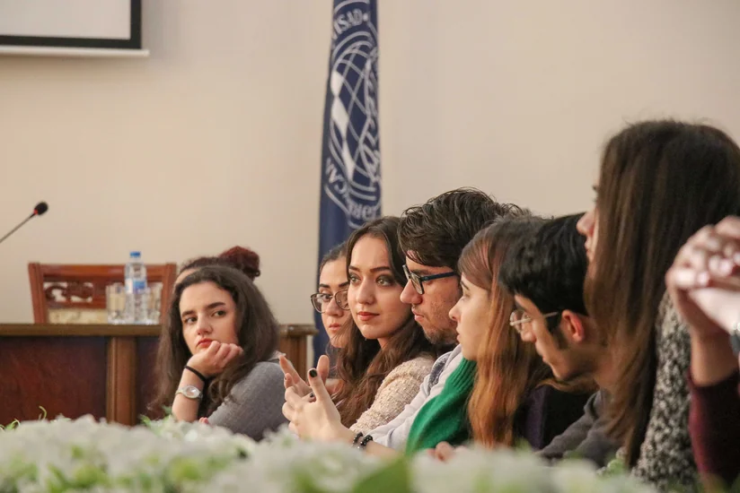 ADB rəsmisi UNEC Business English Conversation Club iştirakçıları ilə öz təcrübəsini bölüşüb