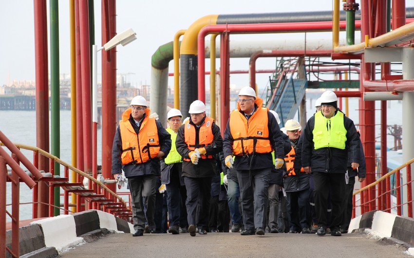 SOCAR: Plan of action to deploy personnel to safer areas and platforms developed
