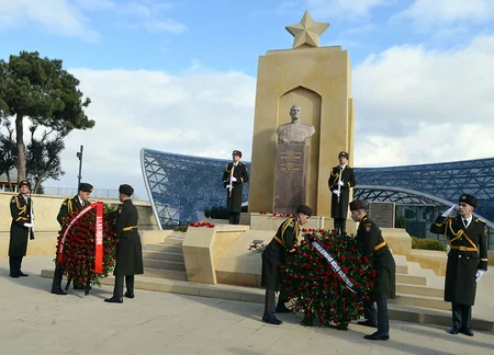 В Минобороны отметили 115-летие дважды Героя Советского Союза Ази Асланова