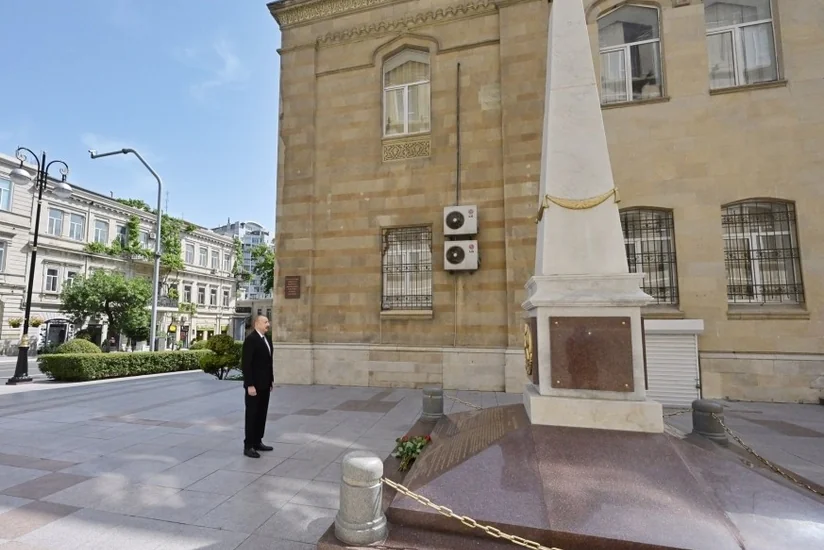 President Aliyev visits monument to Azerbaijan Democratic Republic