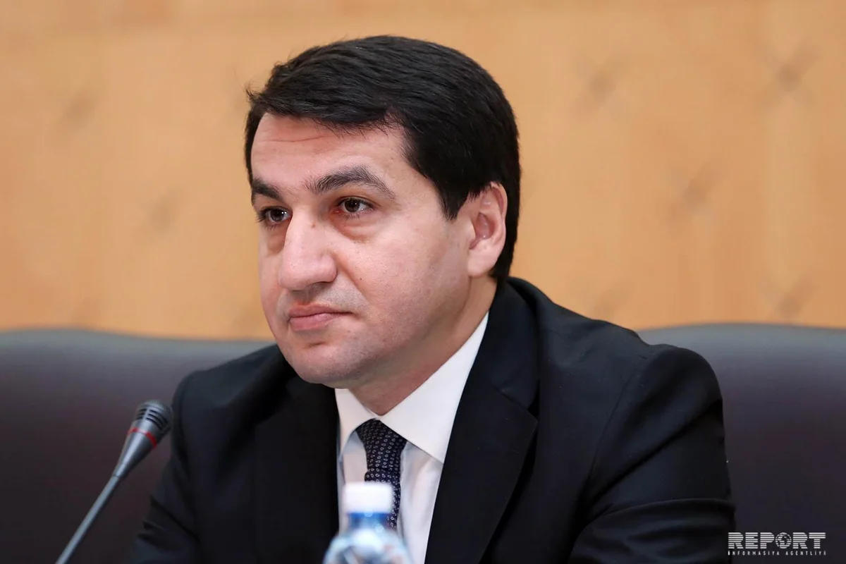 Hikmət Hacıyev Paşinyanın sabiq diplomatik müşaviri ilə debata çıxıb
