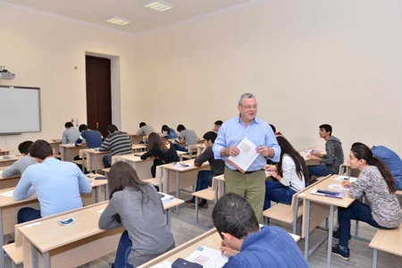 ​Bakı Ali Neft Məktəbində semestr imtahanlarını britaniyalı müəllimlər keçirir