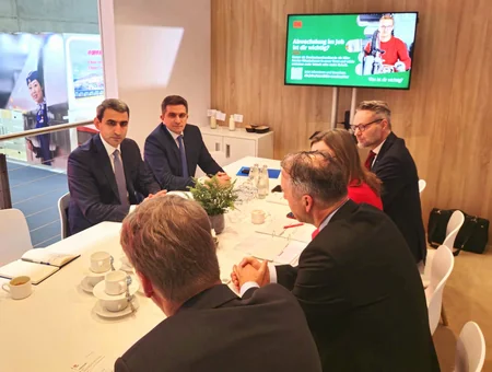 ADY rəhbərliyi “InnoTrans” beynəlxalq sərgisində Orta Dəhlizin perspektivlərini müzakirə edib