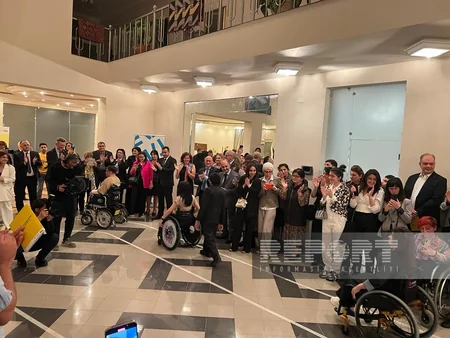 Bakıda fiziki məhdudiyyətli insanlar üçün xüsusi moda nümayişi keçirilib