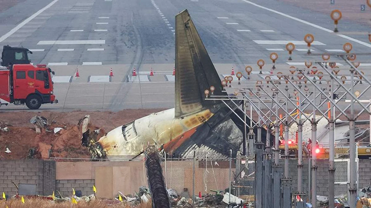 “Black boxes” from crashed South Korean plane stopped recording about four minutes before disaster, officials say