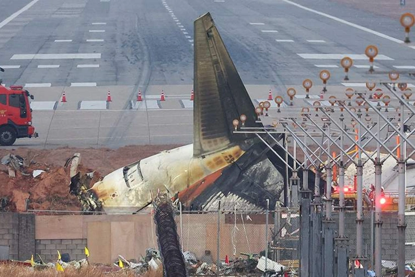 “Black boxes” from crashed South Korean plane stopped recording about four minutes before disaster, officials say