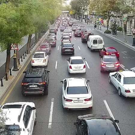Bakının bir sıra yollarında tıxac yaranıb