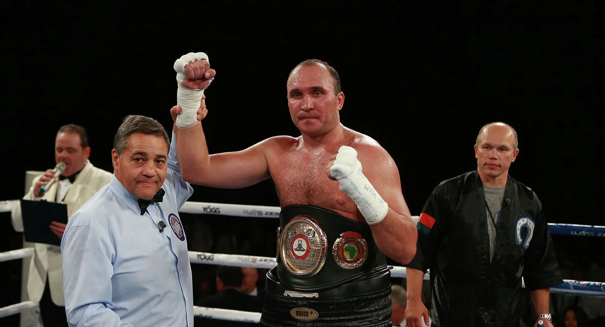 Boks üzrə superağır çəkidə dünya çempionu titulu uğrunda döyüş Bakıda keçirilə bilər